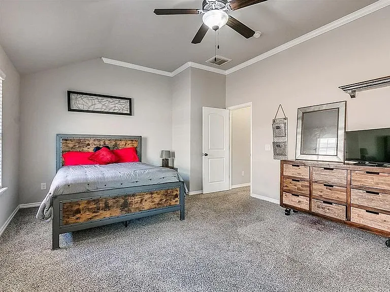 525 Talon Dr — Photo 19