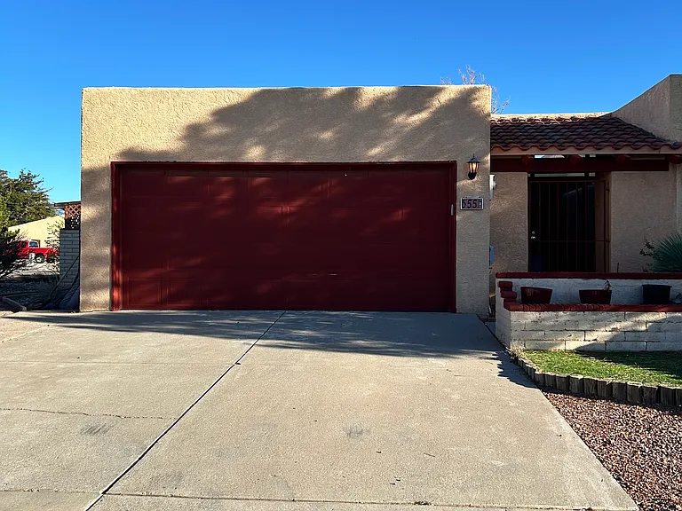 655 Lakeview Cir SE — Photo 2