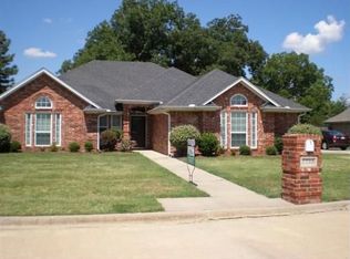 1735 Meadowview Dr, Paris, TX 75462