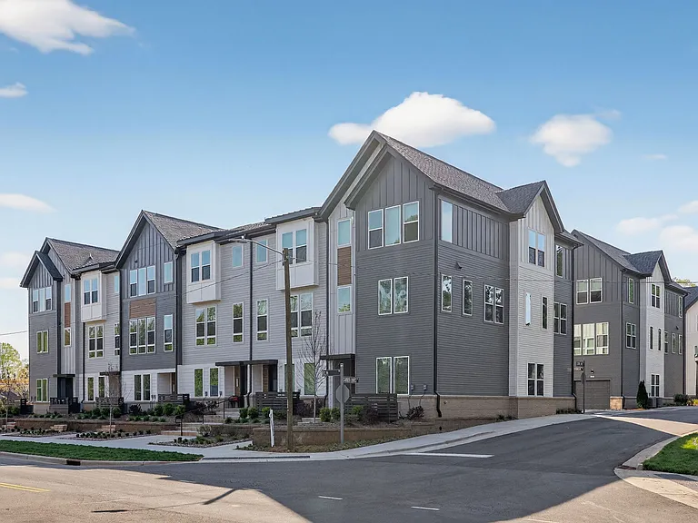 Ballantyne Townhomes at Elm — Photo 23