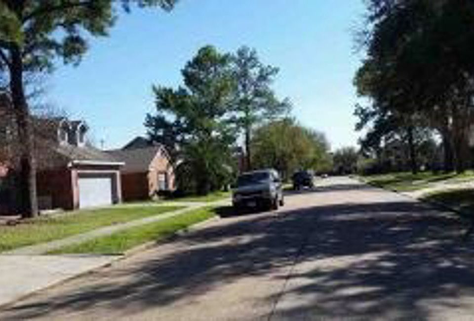 Exterior Neighborhood (street photo)