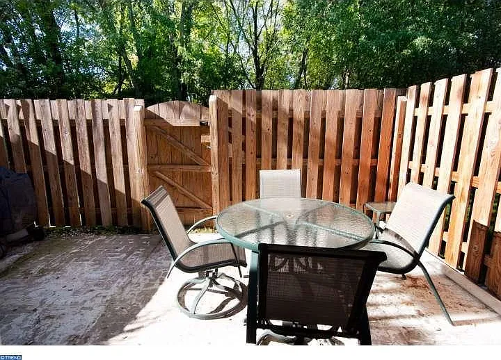 16 Delancy Ct — Photo 23