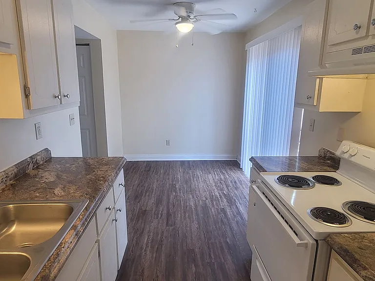 570 Erlanger Rd — Photo 11