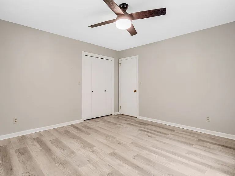 102 Arbor Ln — Photo 26