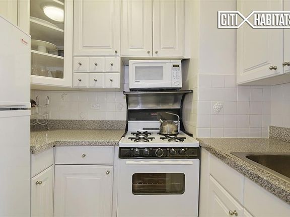 3rd image of 233 E 69th St APT 16M
