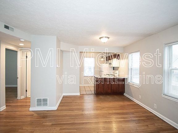 3rd image of 140 E 19th St APT 5