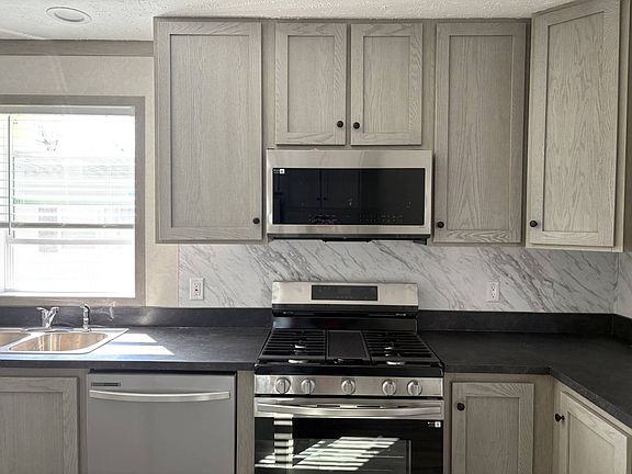 3rd image of 641 W Walnut St #14