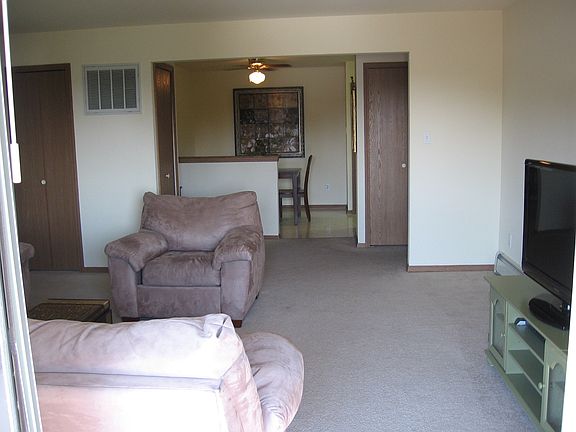 4th image of 1607 Potawatomi Ln E #8