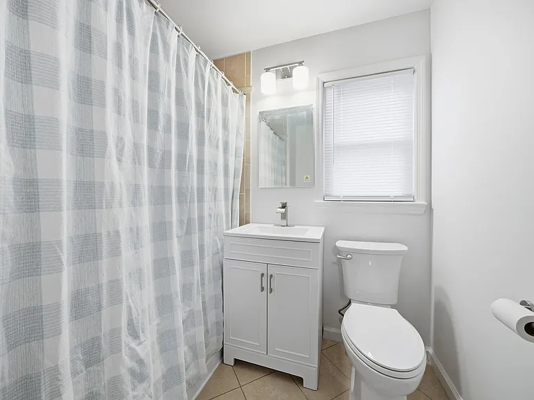 10 Lloyd Ave — Photo 29