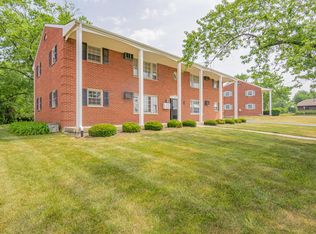 220 Longview Dr APT B, Geneva, IL 60134