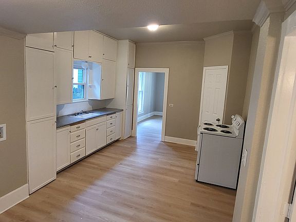 5th image of 910 W Sears St #910