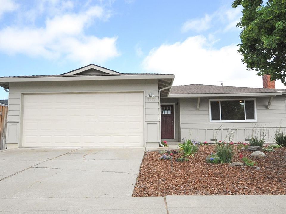 1st image of 1677 Crater Lake Ave