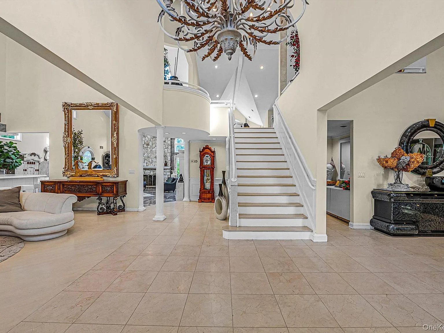 5 bed, 5.5 bath, 6000 sqft, $16,500 — Photo 3
