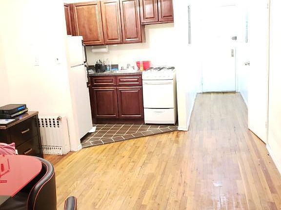 4th image of 155 E 30th St APT 2D