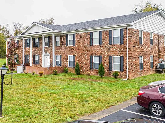 3rd image of 640 Oakcrest Dr