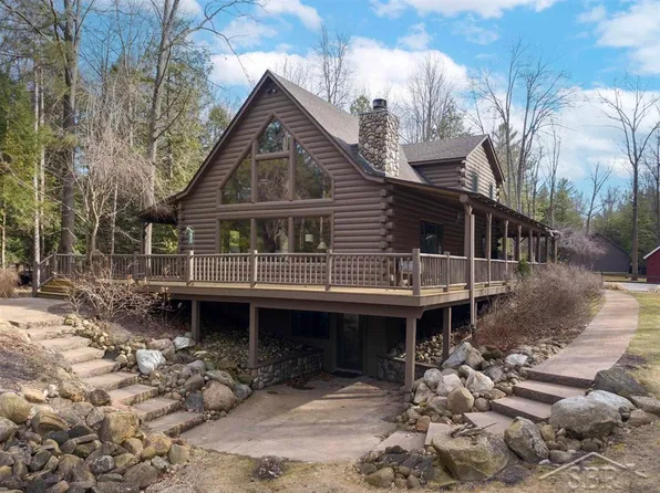 693 E Edenville Lake Rd, Hope, MI 48628