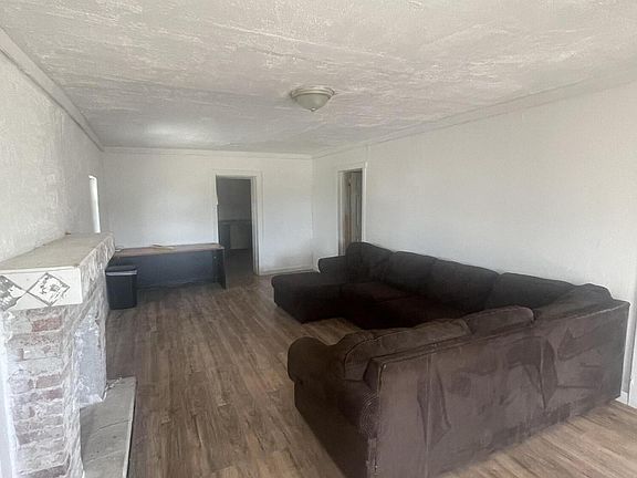 3rd image of 1206 E 5th St