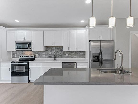3rd image of 219 W 38th St