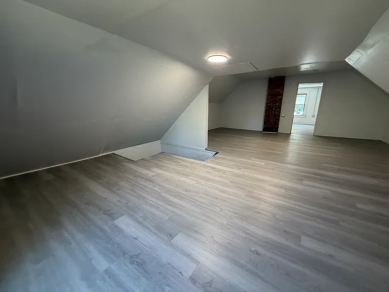 7009 Hecker Ave — Photo 43