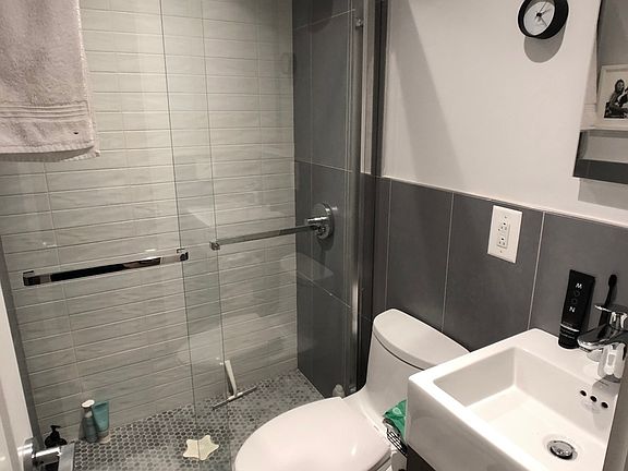 4th image of 145 E 35th St APT 1FE
