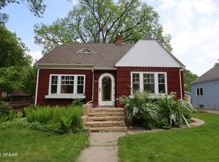 1201 Walnut St, Grand Forks, ND 58201