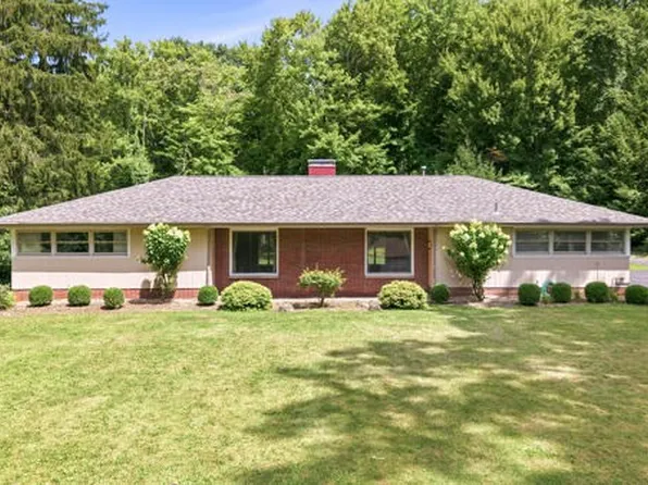 215 E Maitland Ln, New Castle, PA 16105