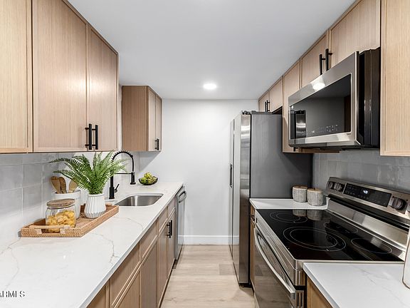 3rd image of 8531 E PORTLAND Street