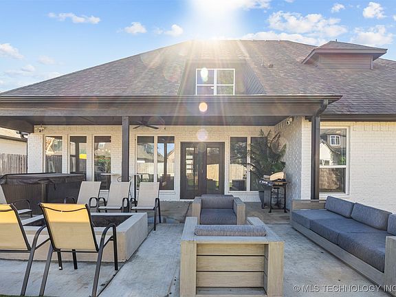 4th image of 4014 W Albuquerque Pl S