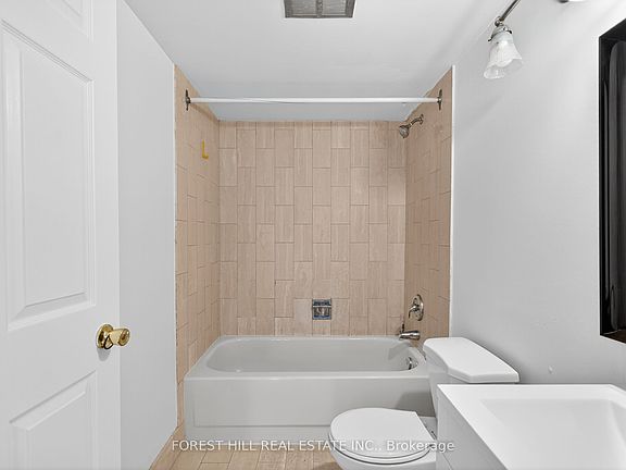 5th image of 285 Enfield Pl #210