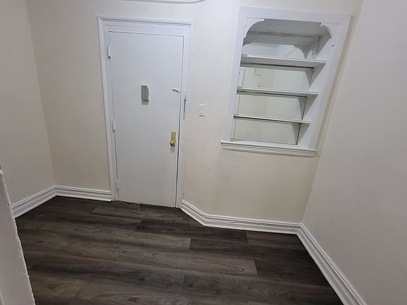 4th image of 115 E 21st St APT 1J