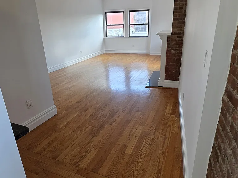 W Main St — Photo 12