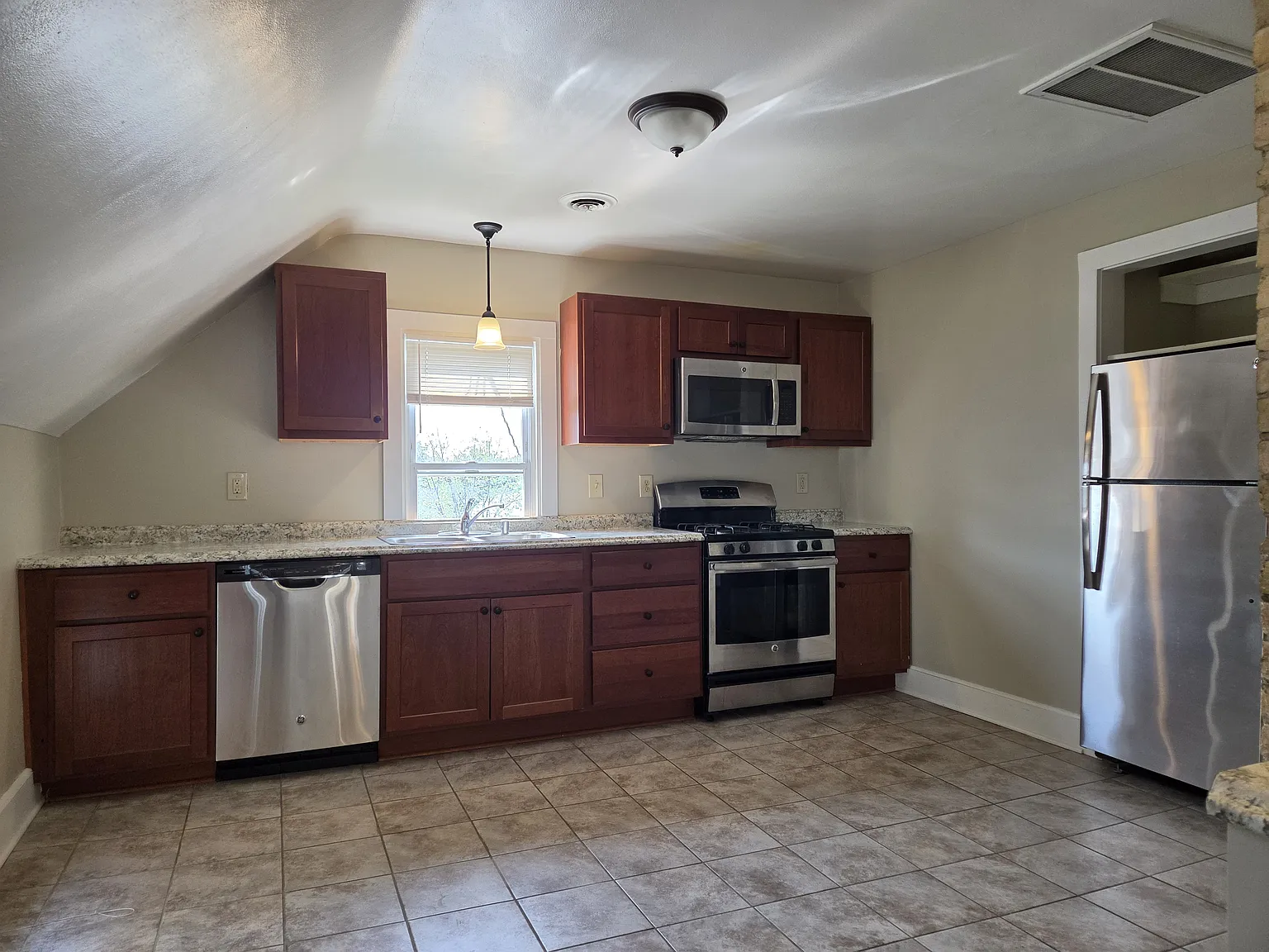 2 bed, 850 sqft, $1,445 — Photo 1