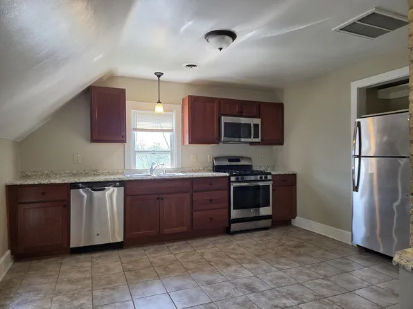 2213 S Robinson Ave, Milwaukee, WI 53207