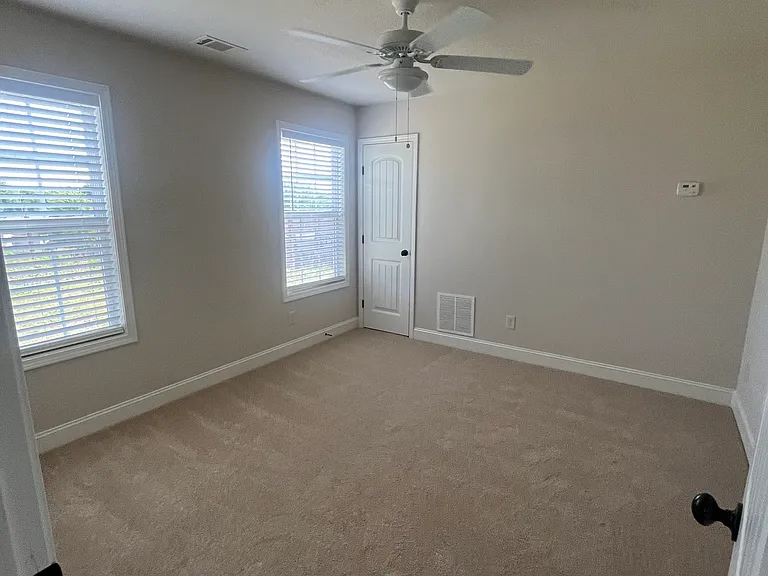 41 Colonial Ct — Photo 24