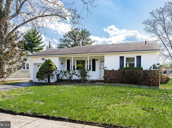 25 Willoughby Ct, Toms River, NJ 08757