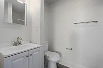 204 E Franklin St — Photo 3