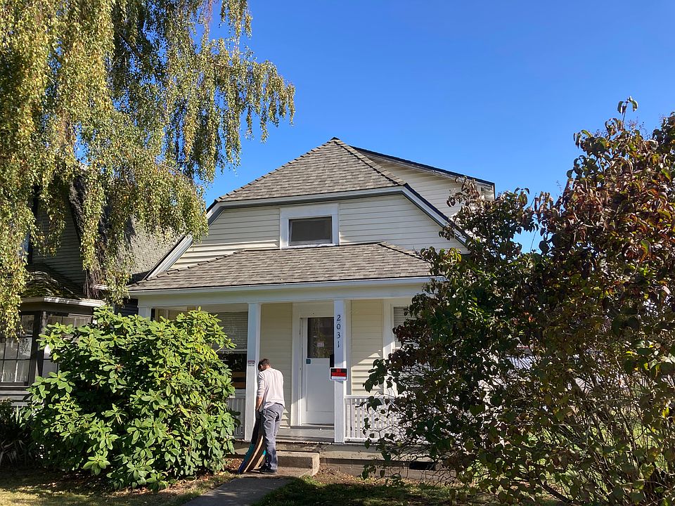 1st image of 2031 Oakes Ave SE