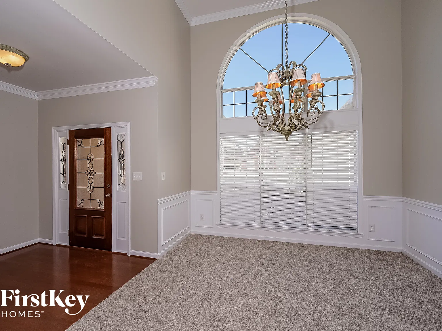 3 bed, 2.0 bath, 1859 sqft, $2,120 — Photo 3
