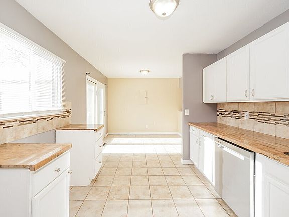 5th image of 25240 Sandhurst Rd