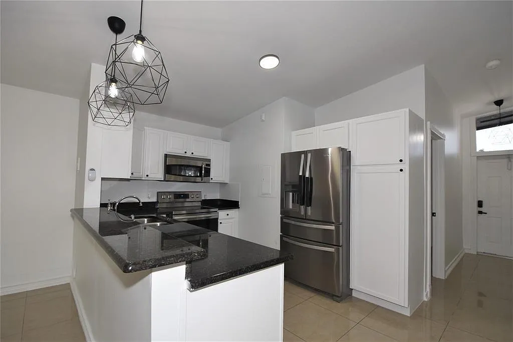 514 Woodgate Cir — Photo 3