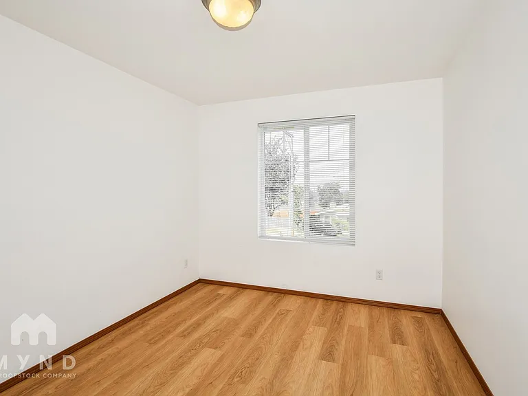 1412 E 64th St — Photo 15