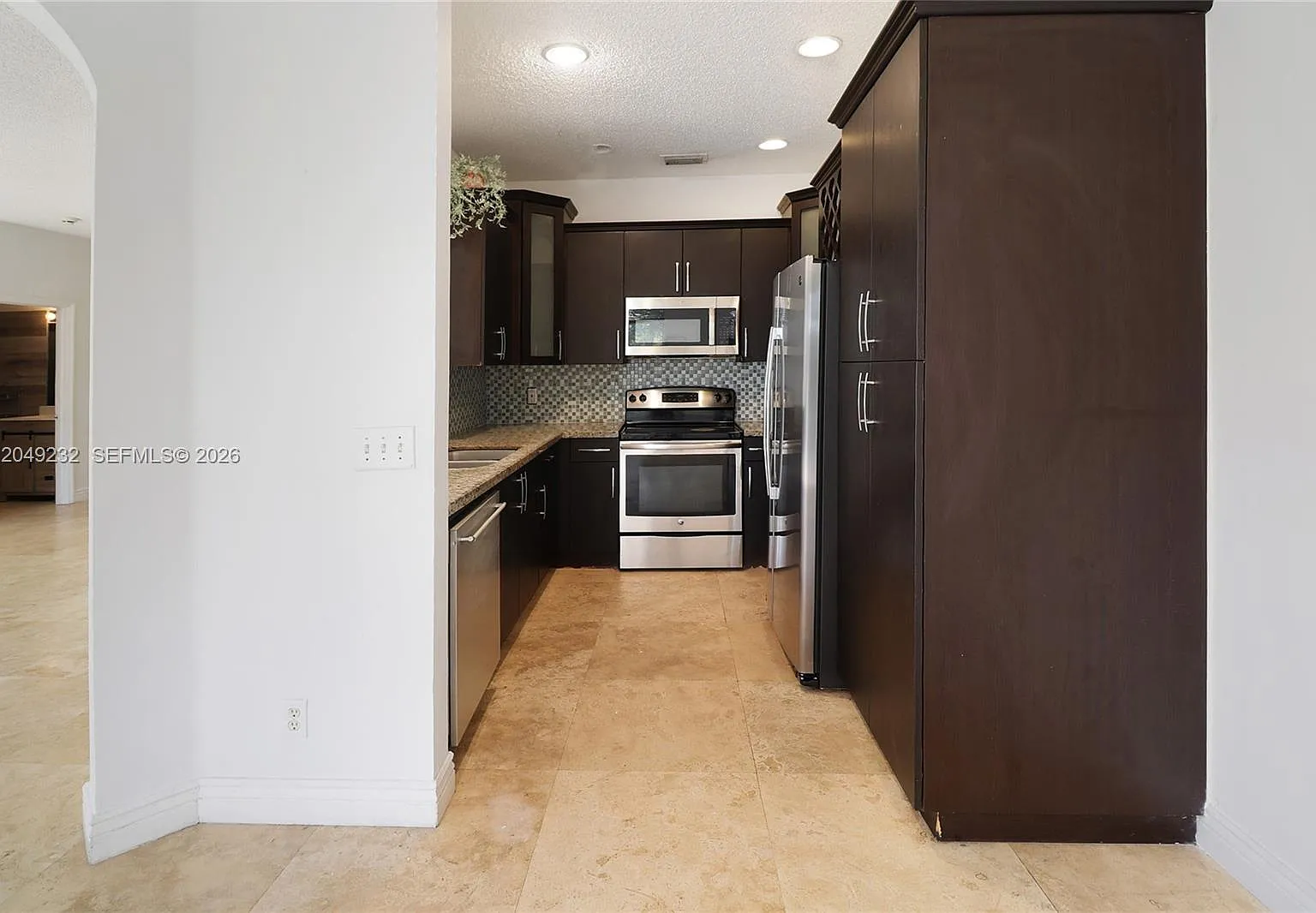 3 bed, 2.5 bath, 1672 sqft, $3,400 — Photo 3