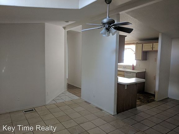 3rd image of 637 Mead Ln