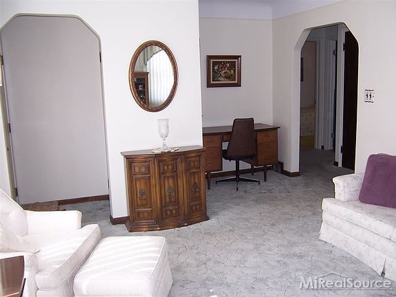 3rd image of 22125 Stephens St