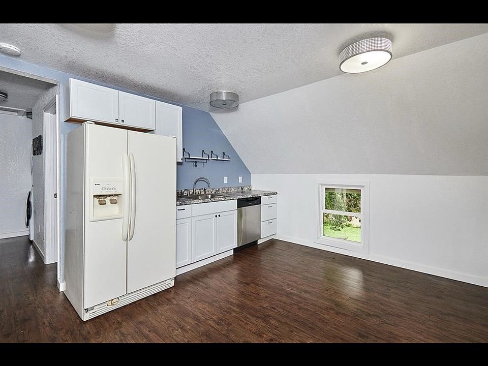 Kitchen - will have new stainless steel fridge.