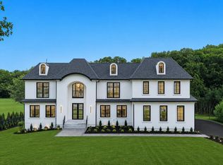 15 Folger Lane, Dix Hills, NY 11746