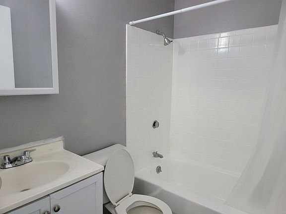 4th image of 2140 Lilac Ln #203