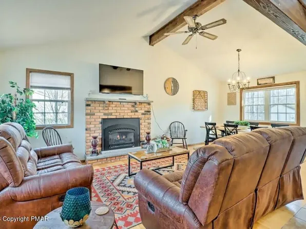 113 Regis Walk St, Tobyhanna, PA 18466