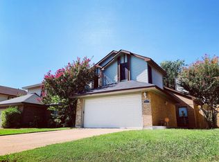 3827 Clover Hill Ln, Carrollton, TX 75007