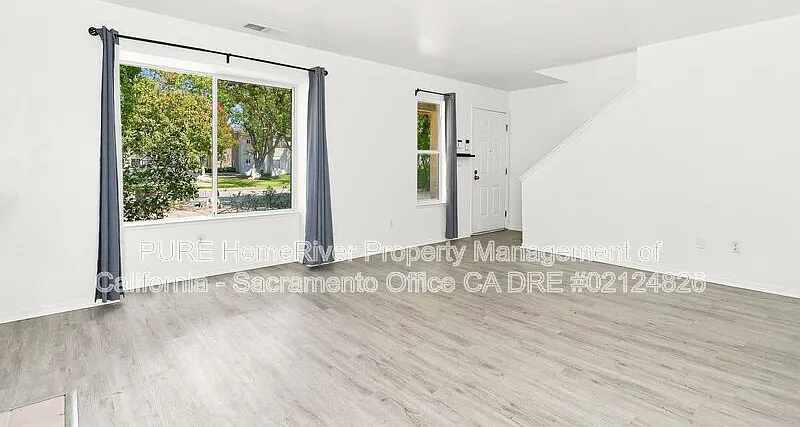 3 bed, 2.5 bath, 1498 sqft, $3,195 — Photo 4